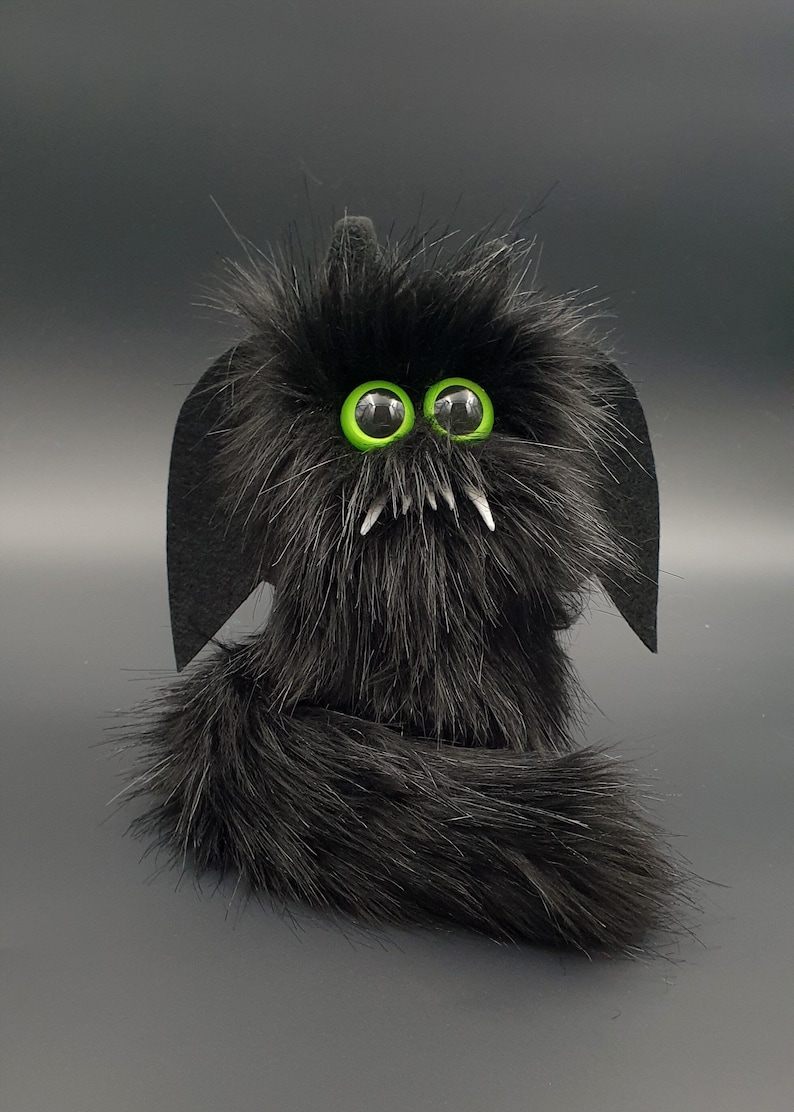 CAT-O-BAT — czarny, ręcznie szyty stwór ZUArt